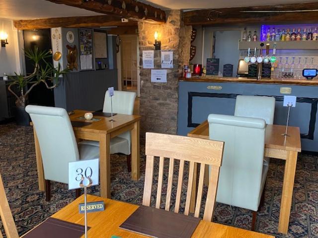 The Thelbridge Cross Inn Кредитон Экстерьер фото